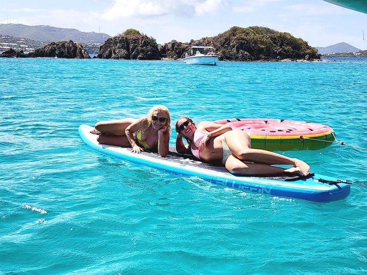 SARA Leopard 46 - paddleboarding SARA Leopard 46 - paddleboarding