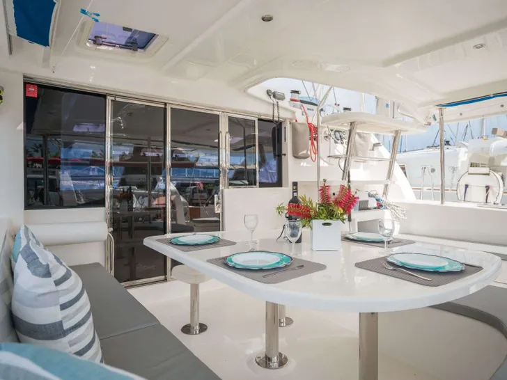SARA Leopard 46 - aft deck alfresco dining area SARA Leopard 46 - aft deck alfresco dining area
