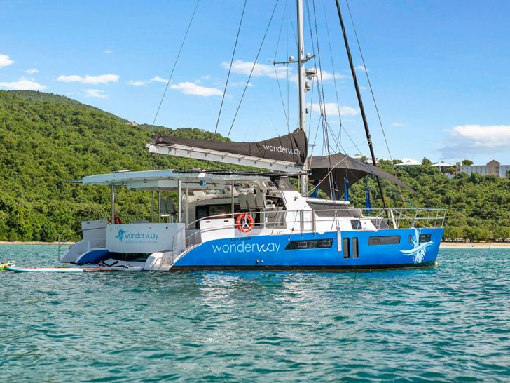 WONDERWAY Royal 53 - cruising WONDERWAY Royal 53 - cruising