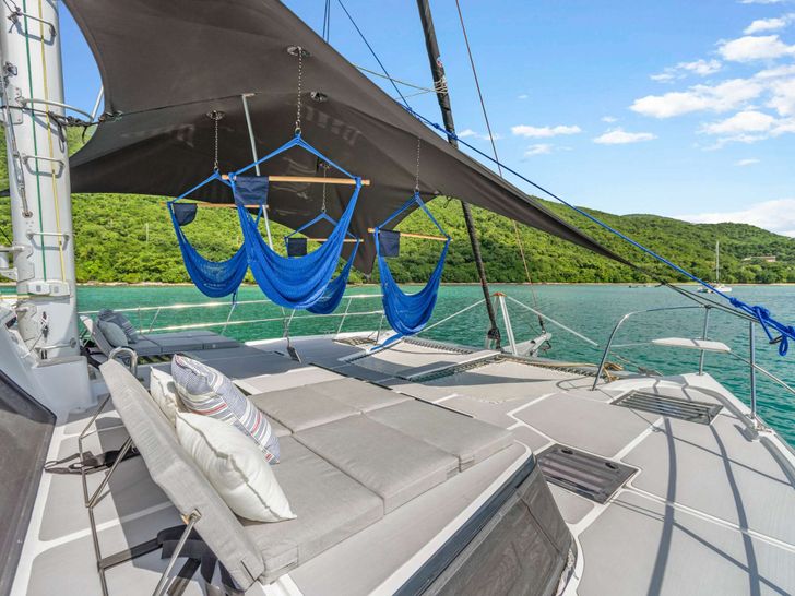 WONDERWAY Royal 53 - foredeck WONDERWAY Royal 53 - foredeck