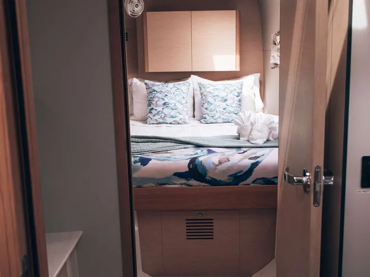 NEPTUNE'S ESCAPE Neel 52 - queen cabins shared bathroom NEPTUNE'S ESCAPE Neel 52 - queen cabins shared bathroom