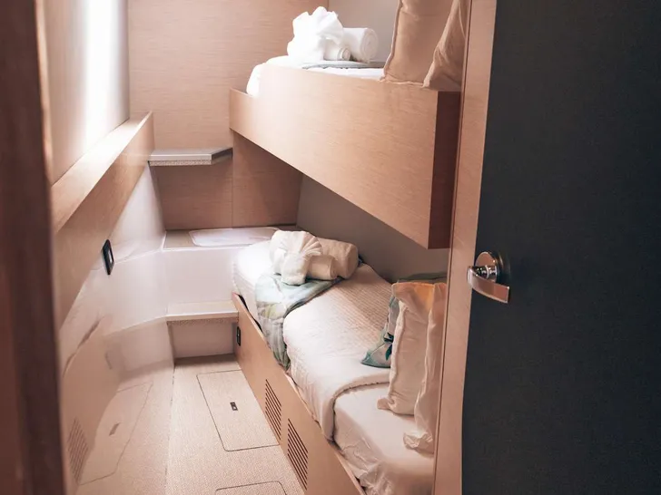 NEPTUNE'S ESCAPE Neel 52 - bunk cabin NEPTUNE'S ESCAPE Neel 52 - bunk cabin