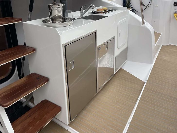 NEPTUNE'S ESCAPE Neel 52 - cockpit bar NEPTUNE'S ESCAPE Neel 52 - cockpit bar