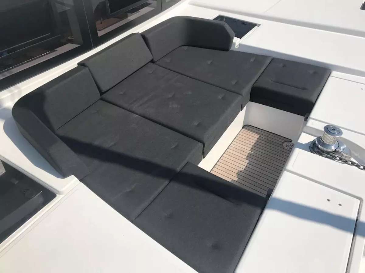 BIG MAMA Lagoon 52F - foredeck