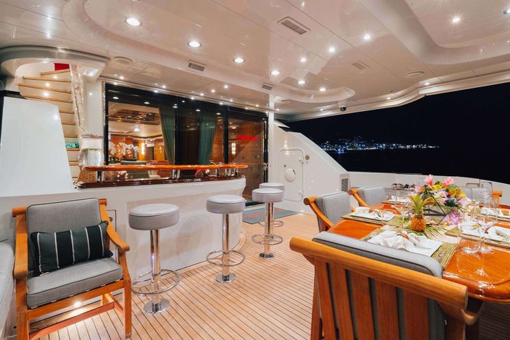 Charter Yacht TEMPTATION - Palmer Johnson 123 - 4 Cabins - Nassau - Exumas - Bahamas