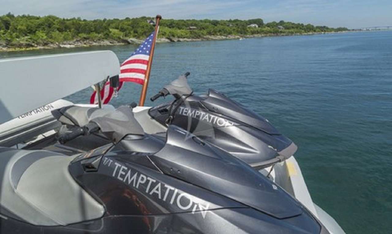 TEMPTATION Palmer Johnson 123 - jet skis