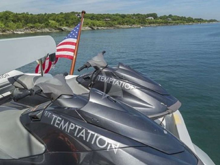 TEMPTATION Palmer Johnson 123 - jet skis TEMPTATION Palmer Johnson 123 - jet skis