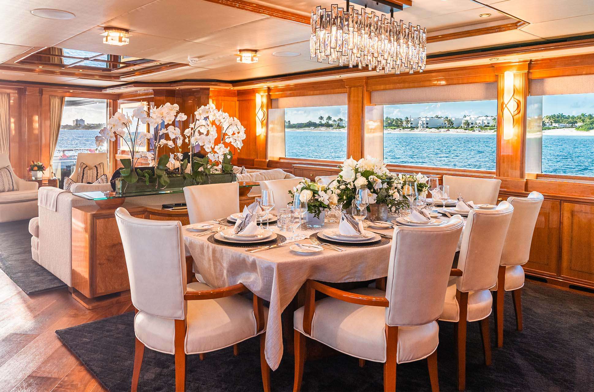 TEMPTATION Palmer Johnson 123 - main dining area