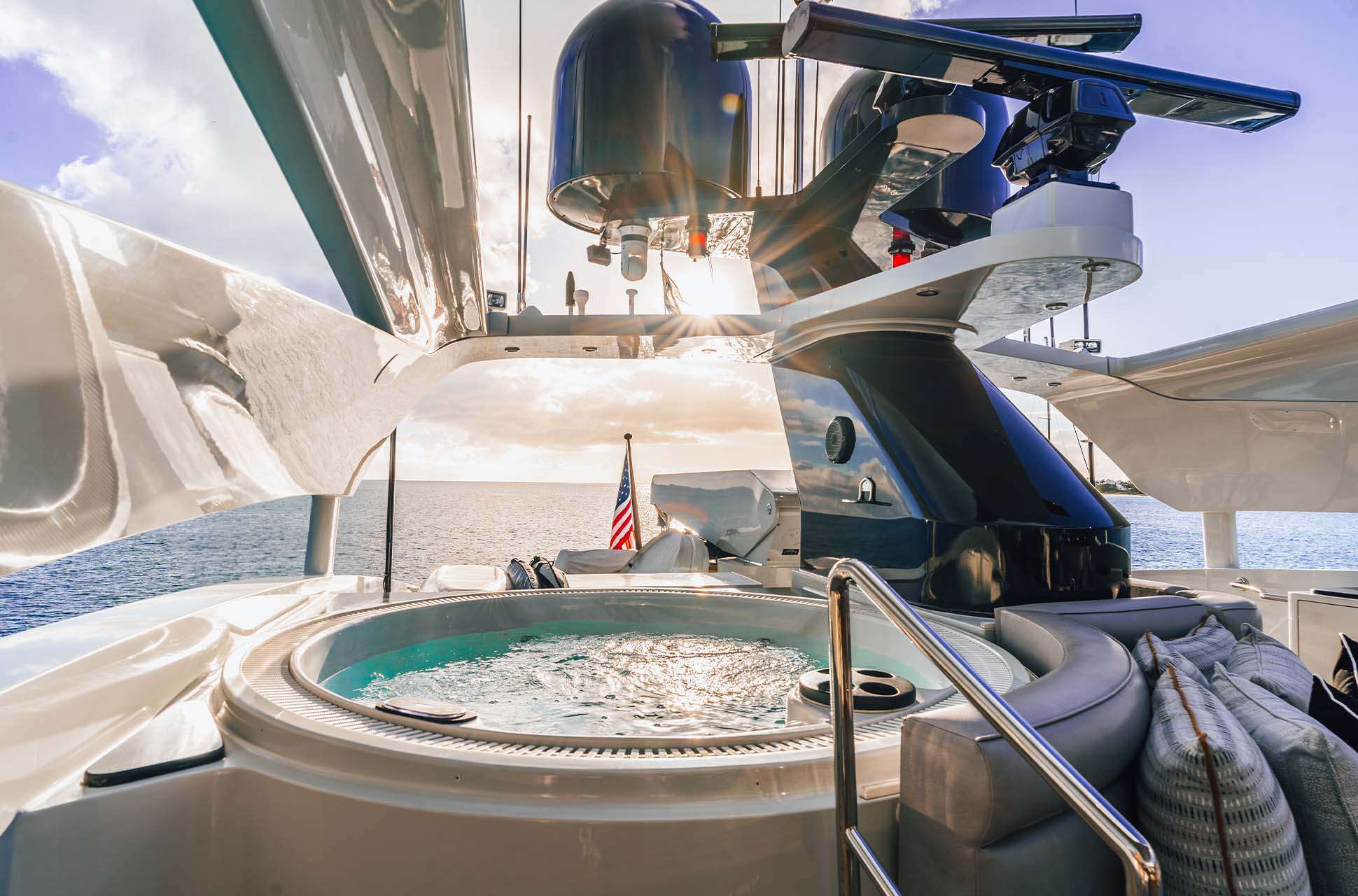 TEMPTATION Palmer Johnson 123 - sun deck jacuzzi