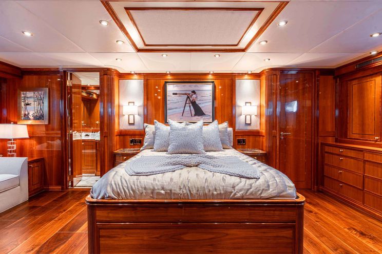 Charter Yacht TEMPTATION - Palmer Johnson 123 - 4 Cabins - Nassau - Exumas - Bahamas