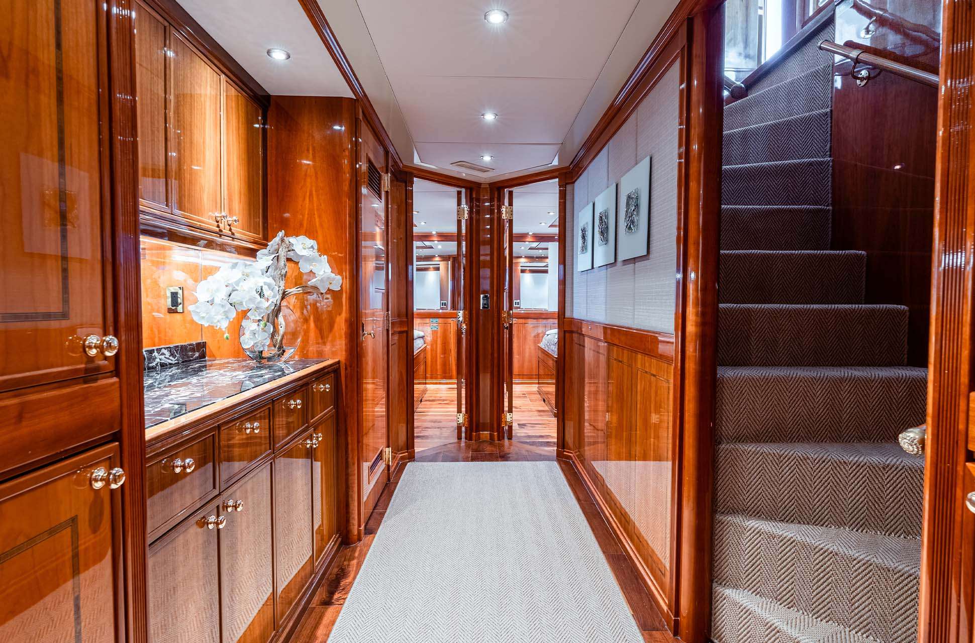 TEMPTATION Palmer Johnson 123 - lower foyer