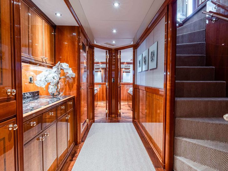 TEMPTATION Palmer Johnson 123 - lower foyer TEMPTATION Palmer Johnson 123 - lower foyer