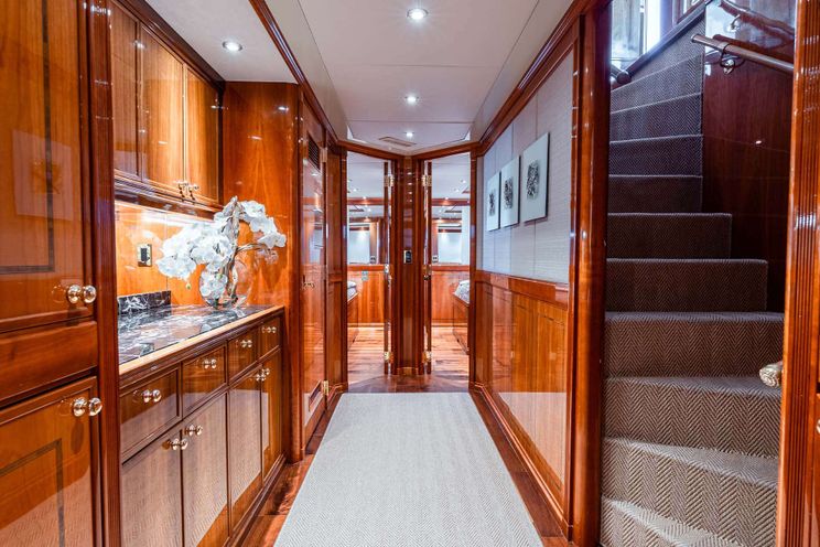 Charter Yacht TEMPTATION - Palmer Johnson 123 - 4 Cabins - Nassau - Exumas - Bahamas