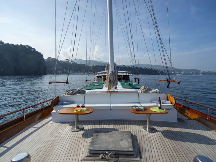DERIYA DENIZ Custom Gulet 23m - upper deck alfresco bar DERIYA DENIZ Custom Gulet 23m - upper deck alfresco bar