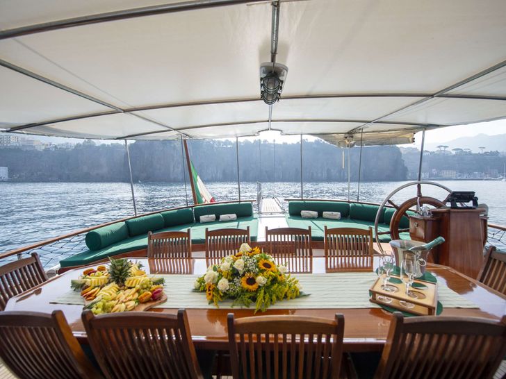 DERIYA DENIZ Custom Gulet 23m - alfresco dining table DERIYA DENIZ Custom Gulet 23m - alfresco dining table