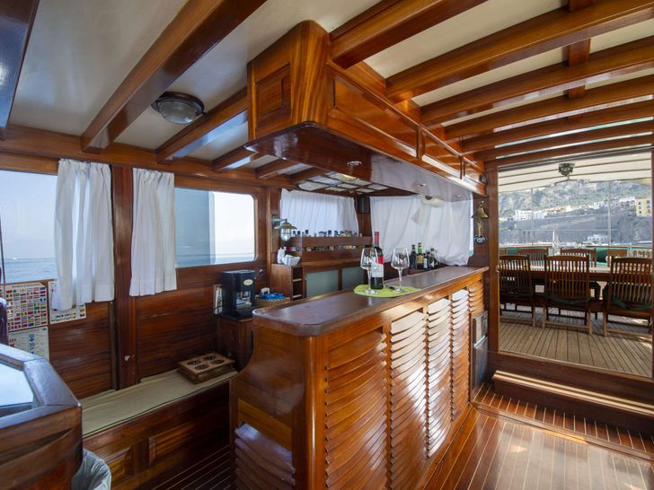 DERIYA DENIZ Custom Gulet 23m - indoor bar area DERIYA DENIZ Custom Gulet 23m - indoor bar area