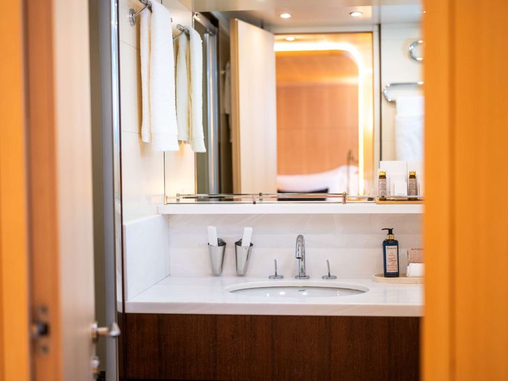 PAREAKI II Maiora 39DP - master cabin bathroom PAREAKI II Maiora 39DP - master cabin bathroom
