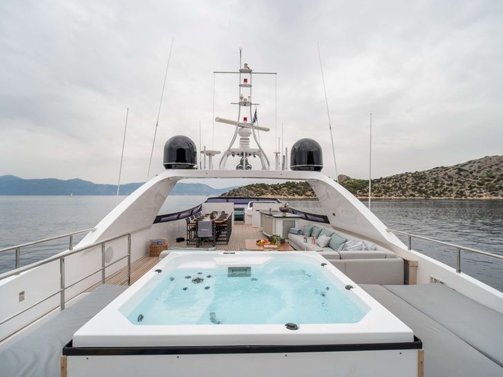 PAREAKI II Maiora 39DP - sun deck jacuzzi PAREAKI II Maiora 39DP - sun deck jacuzzi
