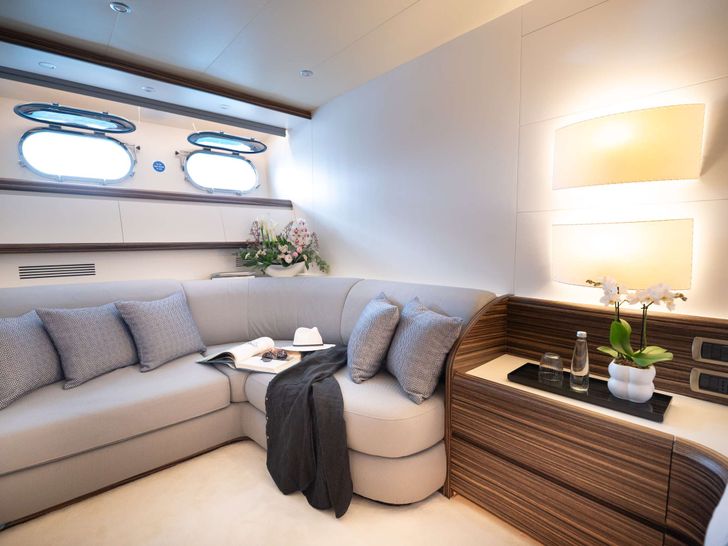PAREAKI II Maiora 39DP - master cabin lounge PAREAKI II Maiora 39DP - master cabin lounge
