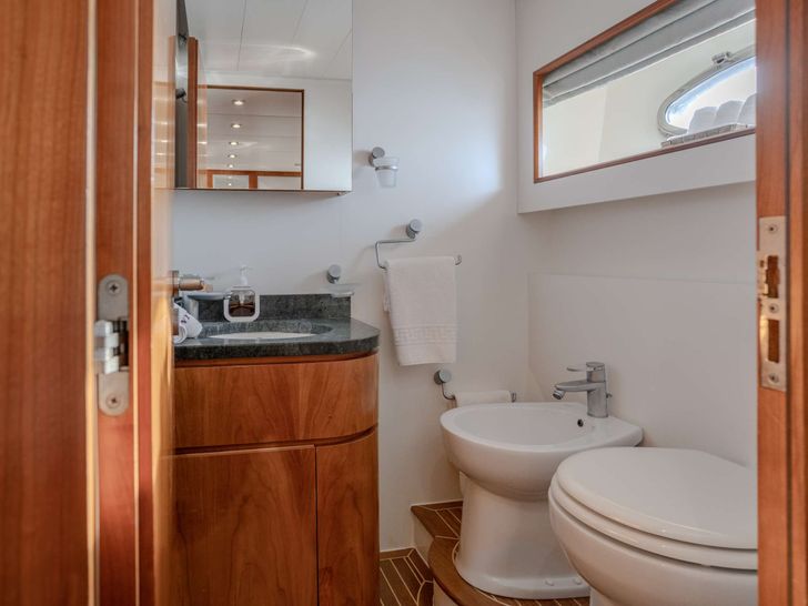 NYLEC Conam 75 Wide Body - cabin bathroom NYLEC Conam 75 Wide Body - cabin bathroom