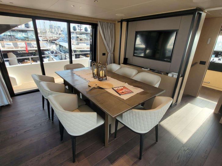 FLORI Sanlorenzo SL96A indoor dining area FLORI Sanlorenzo SL96A indoor dining area