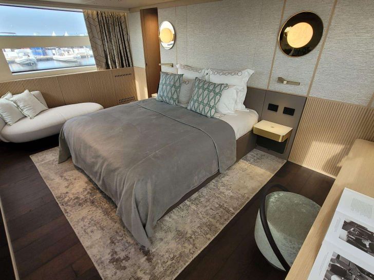 FLORI Sanlorenzo SL96A master cabin FLORI Sanlorenzo SL96A master cabin