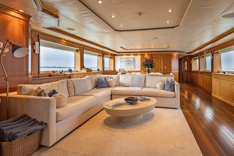 Charter Yacht BLACKSHEEP - Palmer Johnson 123 - 4 Cabins - Nassau - Exumas - Bahamas