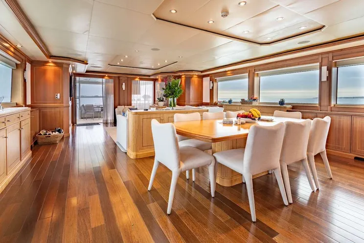 Charter Yacht BLACKSHEEP - Palmer Johnson 123 - 4 Cabins - Nassau - Exumas - Bahamas