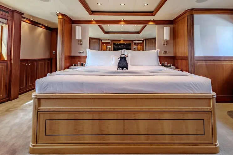 Charter Yacht BLACKSHEEP - Palmer Johnson 123 - 4 Cabins - Nassau - Exumas - Bahamas