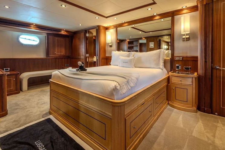Charter Yacht BLACKSHEEP - Palmer Johnson 123 - 4 Cabins - Nassau - Exumas - Bahamas