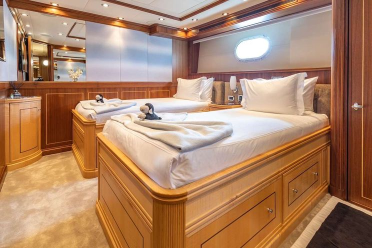 Charter Yacht BLACKSHEEP - Palmer Johnson 123 - 4 Cabins - Nassau - Exumas - Bahamas