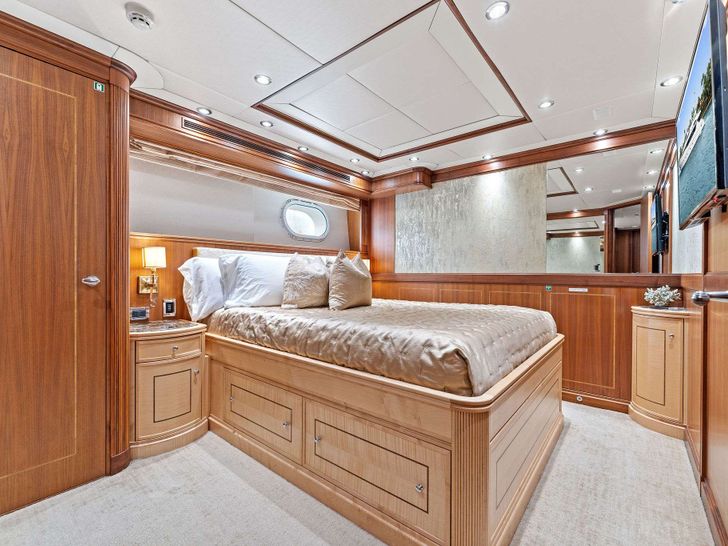 INVICTUS Palmer Johnson 123 - VIP cabin 2 INVICTUS Palmer Johnson 123 - VIP cabin 2