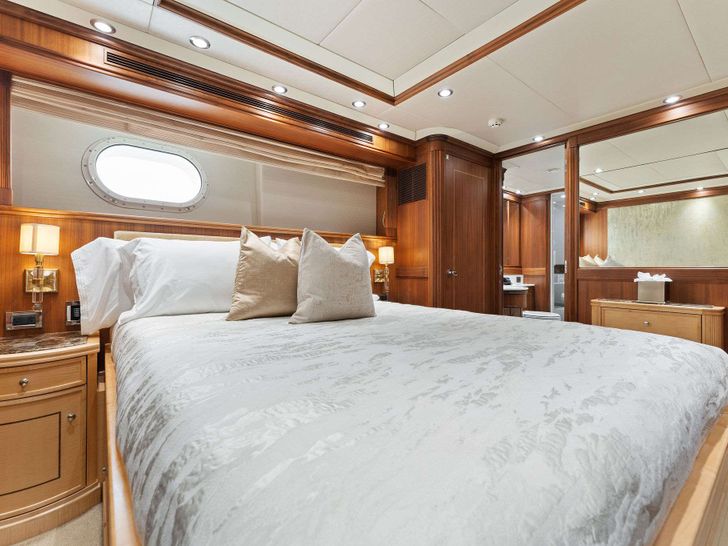 INVICTUS Palmer Johnson 123 - VIP cabin 3 INVICTUS Palmer Johnson 123 - VIP cabin 3
