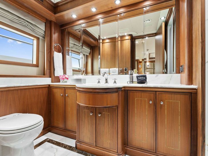 INVICTUS Palmer Johnson 123 - master cabin bathroom INVICTUS Palmer Johnson 123 - master cabin bathroom
