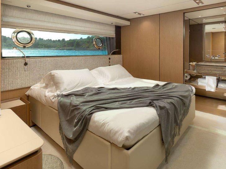 B.A.13 Ferretti 1000 - VIP cabin B.A.13 Ferretti 1000 - VIP cabin