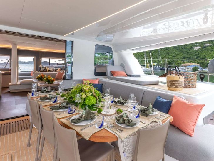 Dining area accommodating 10 guests Dining area accommodating 10 guests