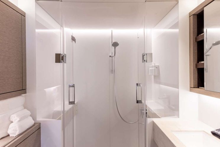 Charter Yacht ENDLESS SUMMER III - Lagoon 65 - 5 Cabins - Tortola - Anegada - Virgin Gorda - BVI - Caribbean