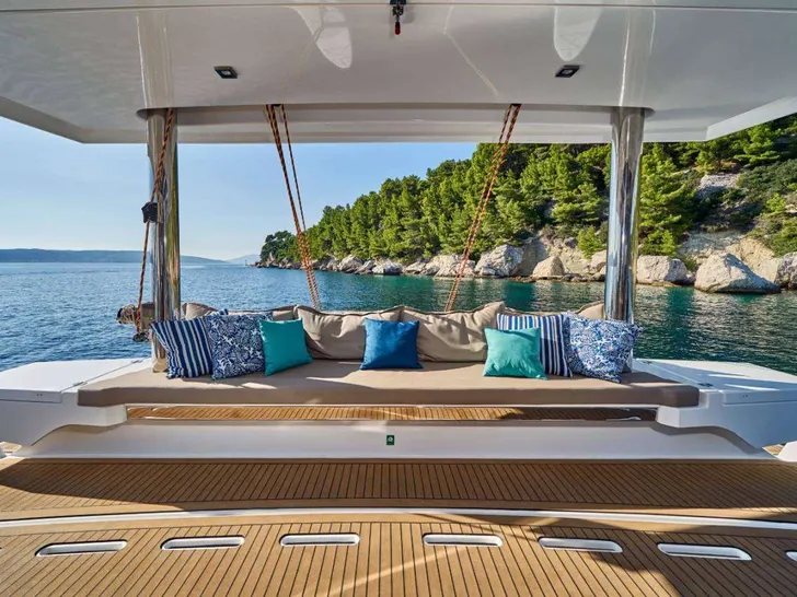 NONAME Bali 5.4 - aft seating area NONAME Bali 5.4 - aft seating area