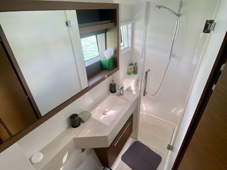 SWAN Lagoon 50 port side bathroom SWAN Lagoon 50 port side bathroom