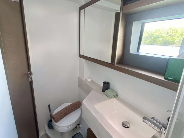 SWAN Lagoon 50 starboard bathroom SWAN Lagoon 50 starboard bathroom