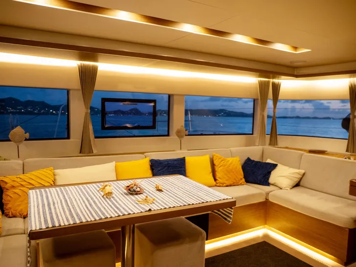 Salon at night Salon at night