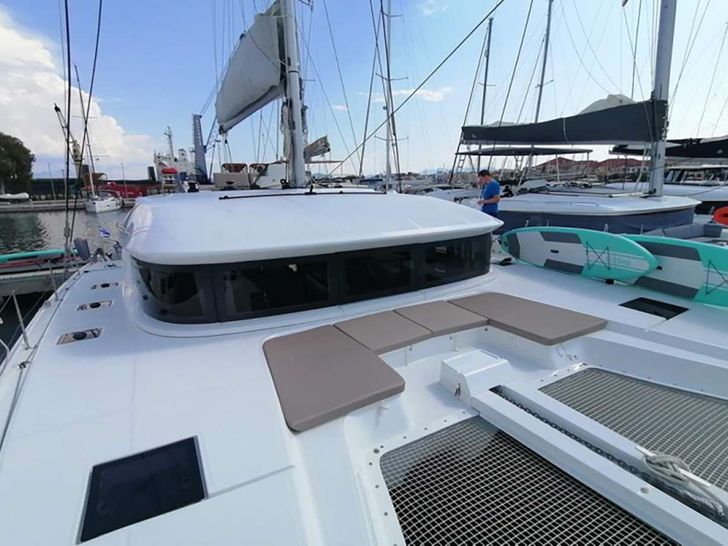 SWAN Lagoon 50 foredeck SWAN Lagoon 50 foredeck