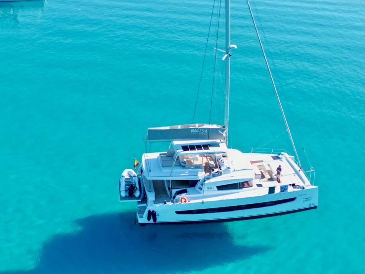 UMIKO Bali 5.4 - anchored UMIKO Bali 5.4 - anchored