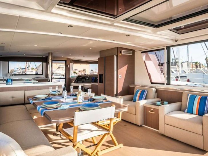 UMIKO Bali 5.4 - saloon UMIKO Bali 5.4 - saloon