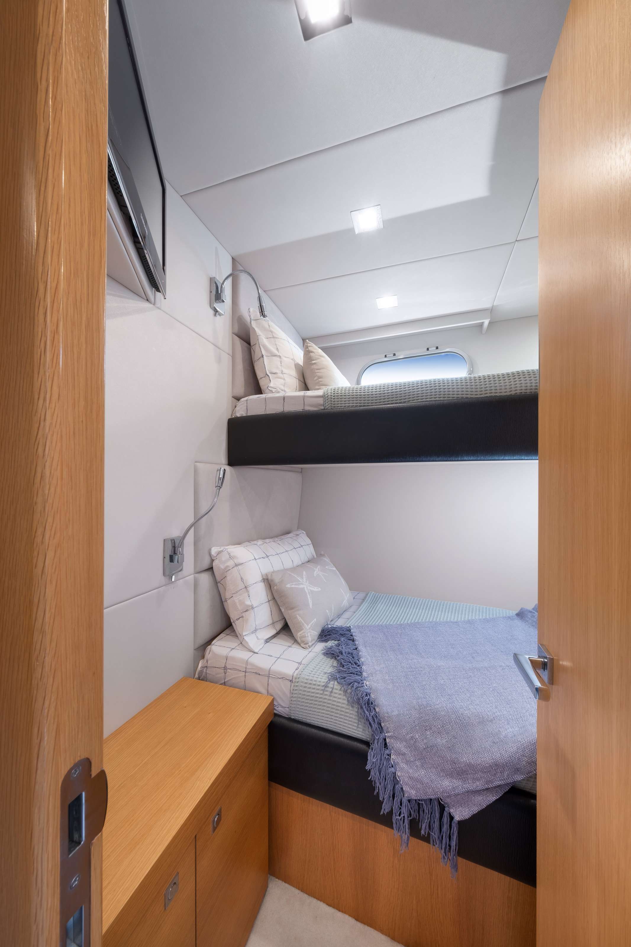 POLPO Sunseeker 69 - twin cabin 2 bunk style