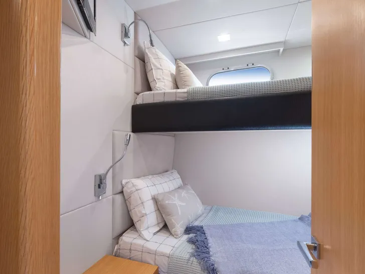 POLPO Sunseeker 69 - twin cabin 2 bunk style POLPO Sunseeker 69 - twin cabin 2 bunk style