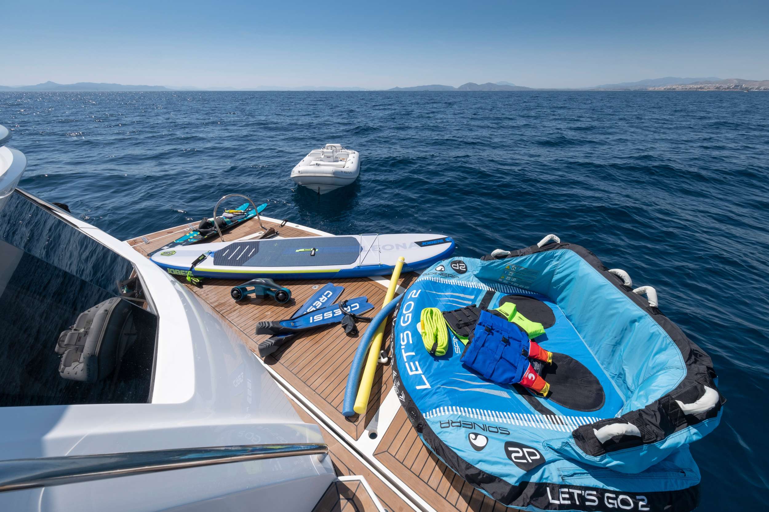 POLPO Sunseeker 69 - swim platform with the water toys