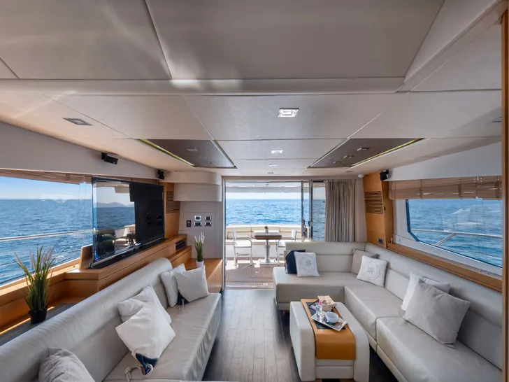POLPO Sunseeker 69 - saloon POLPO Sunseeker 69 - saloon