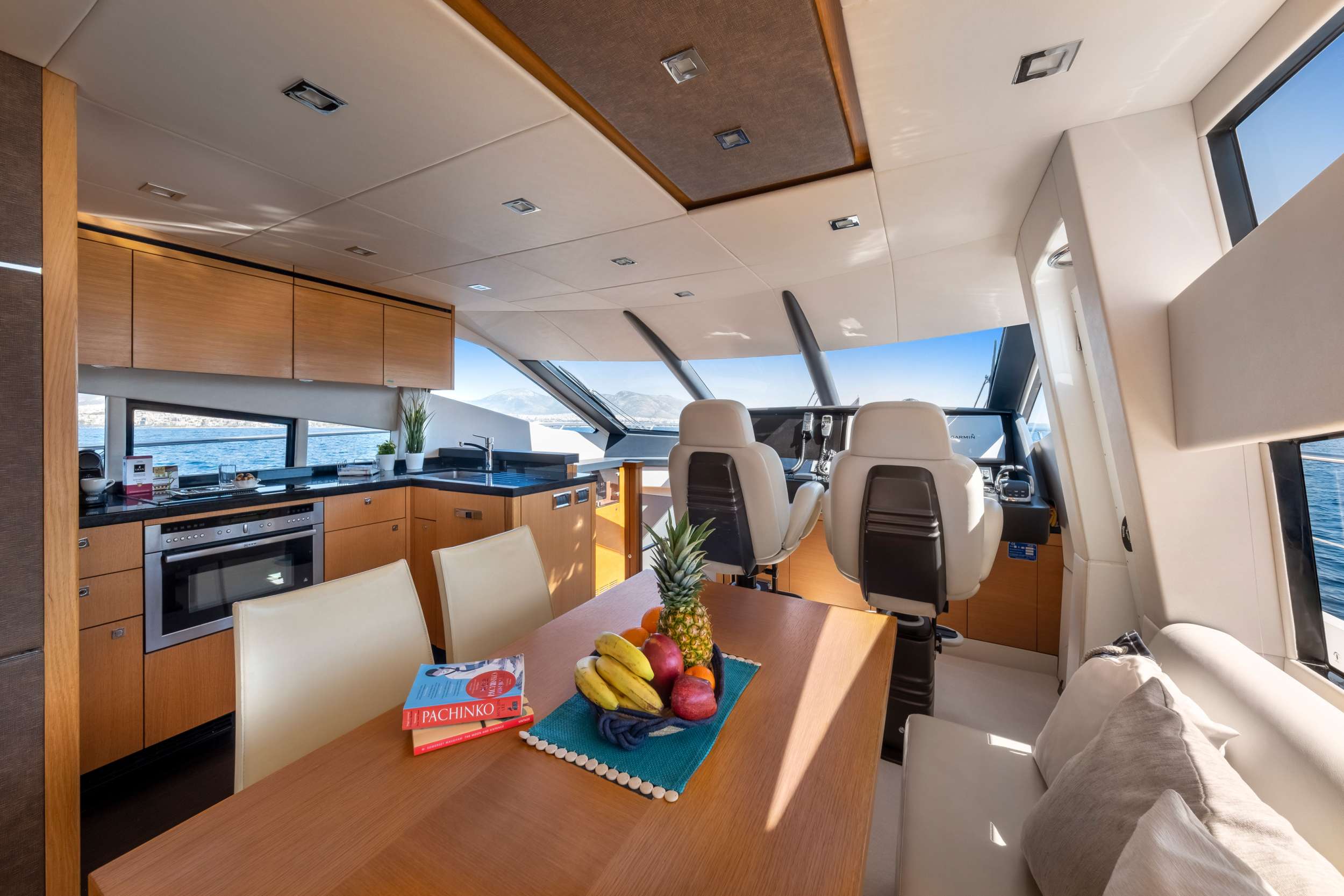 POLPO Sunseeker 69 - indoor dining area