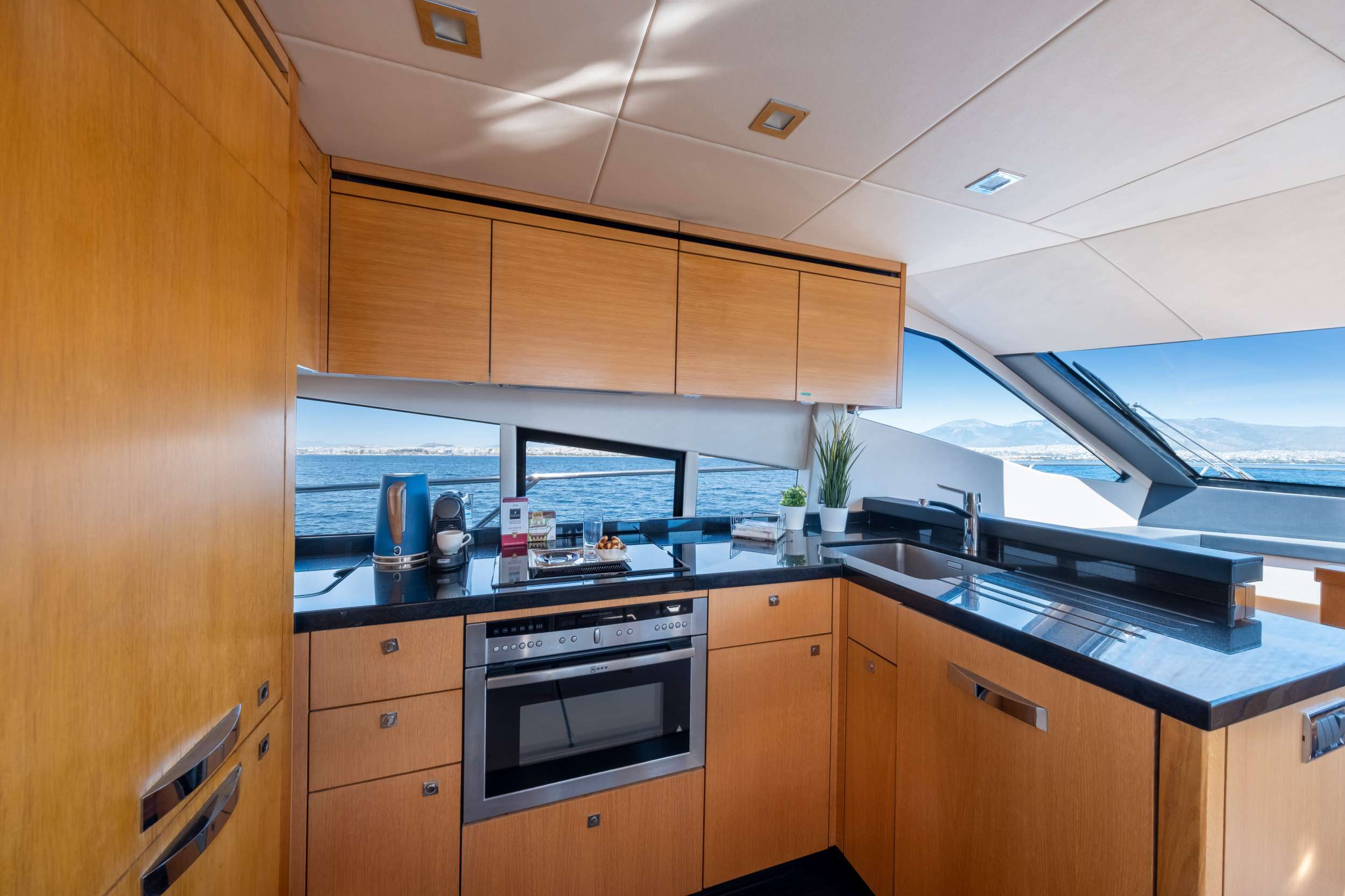 POLPO Sunseeker 69 - galley